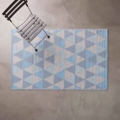 In- & Outdoorteppich Dreiecke L 180 X B 120cm COLOUR CLASH In Pastellblau -Küche Store butlers in and outdoorteppich dreiecke l 180 x b 120cm colour clash in pastellblau 3