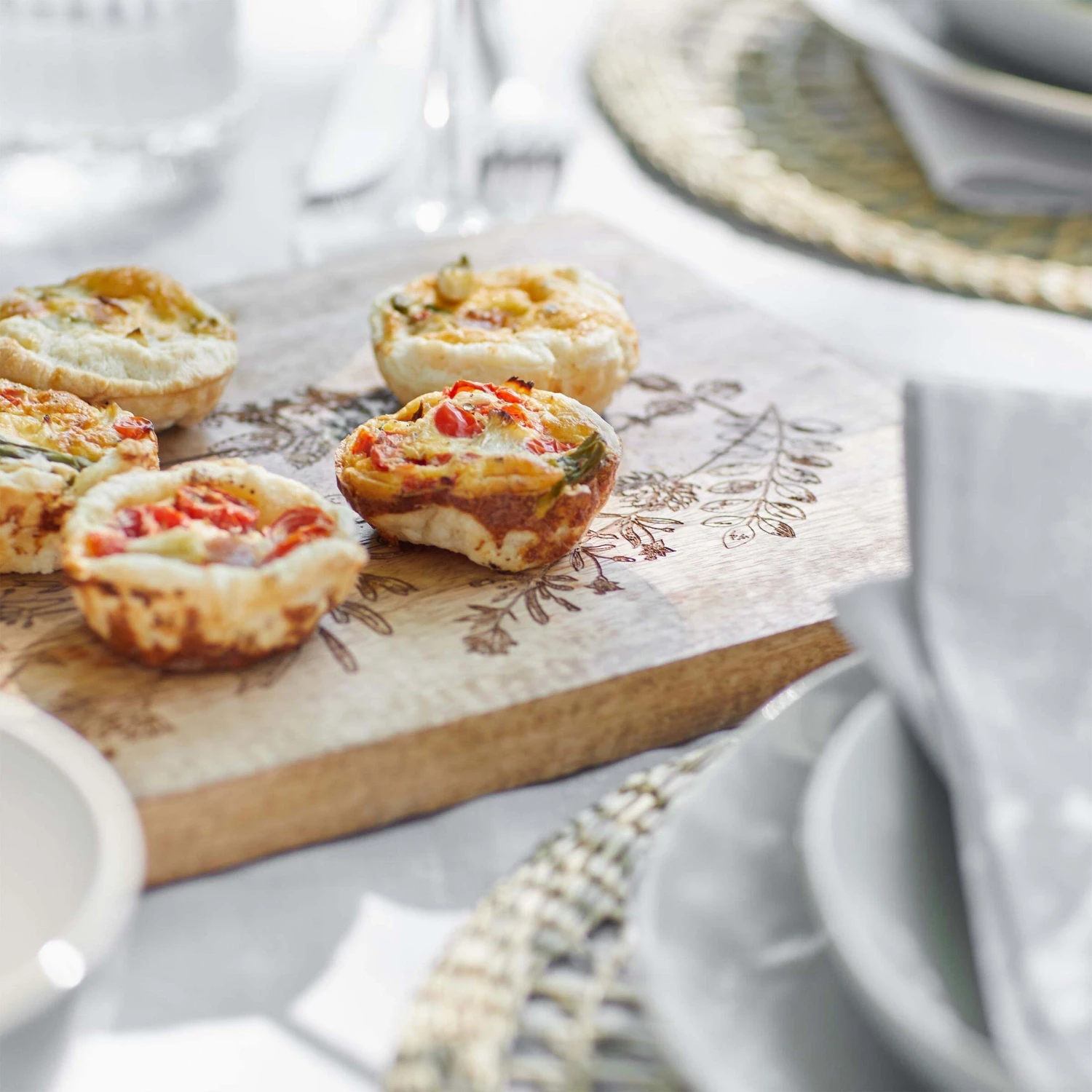 Schneidebrett Blumen L 35 X B 22cm FINE CUT In Braun 2 Schneidebrett Blumen L 35 X B 22cm FINE CUT In Braun – Bild 2